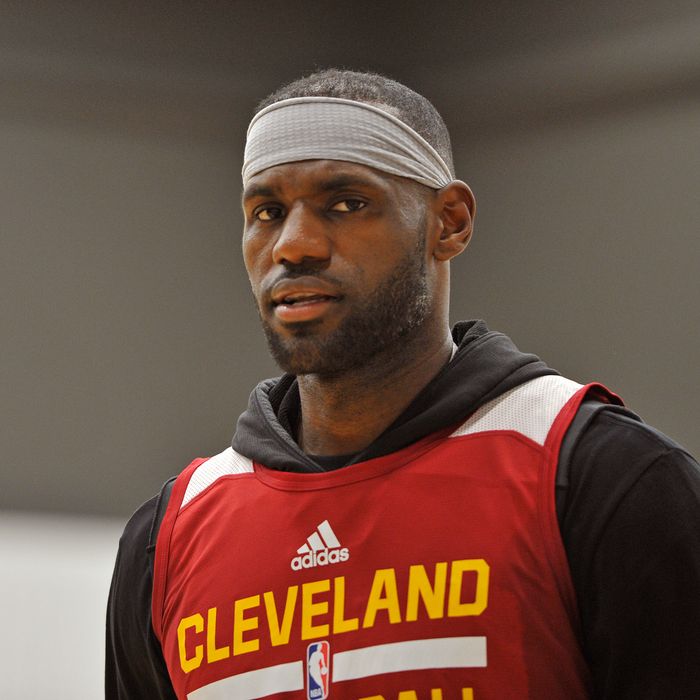 LeBron James Endorses Hillary Clinton for President