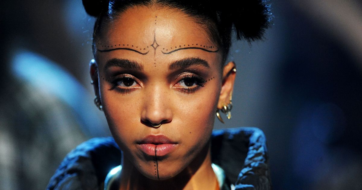 The ’90s Inspiration Behind FKA Twigs’s New Beauty Look