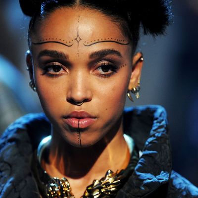 FKA Twigs getting twiggy with it at the Brit Awards. 