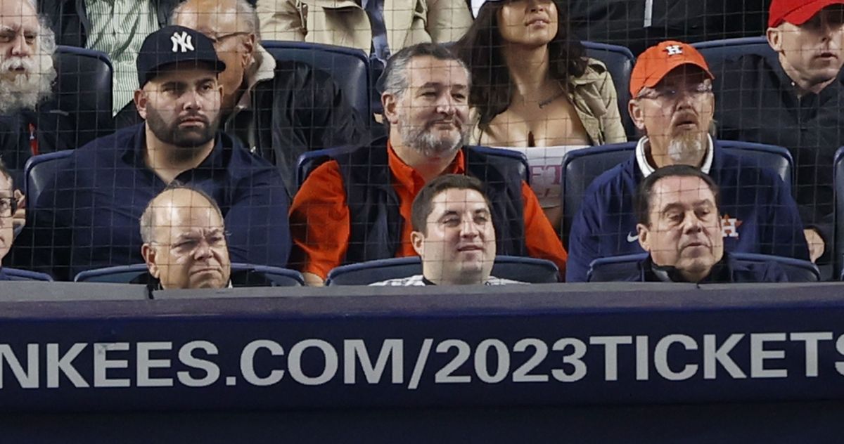 Baseball Fans Flip Off Ted Cruz During Game at Yankee Stadium