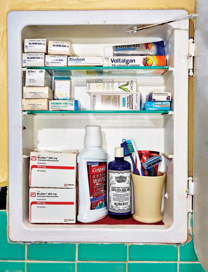 https://pyxis.nymag.com/v1/imgs/392/8ac/1da1d269f4978f297924f974334e137193-10-medicine-cabinets-2.w710.jpg