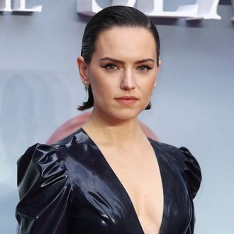 Daisy Ridley Diagnosed With Graves’ Disease