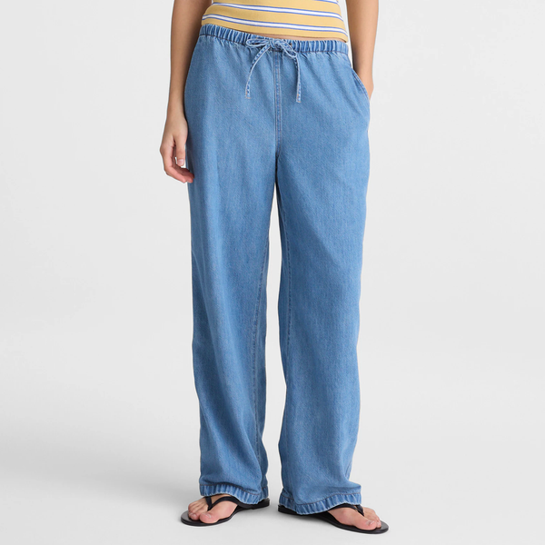 Madewell Pull-On Jeans in Airy Denim