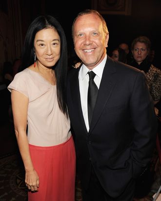 Designer Michael Kors marries longtime partner - CBS News