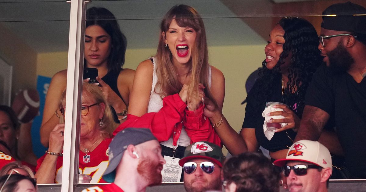 Taylor Swift Attends Travis Kelce's Chiefs, Chargers Game