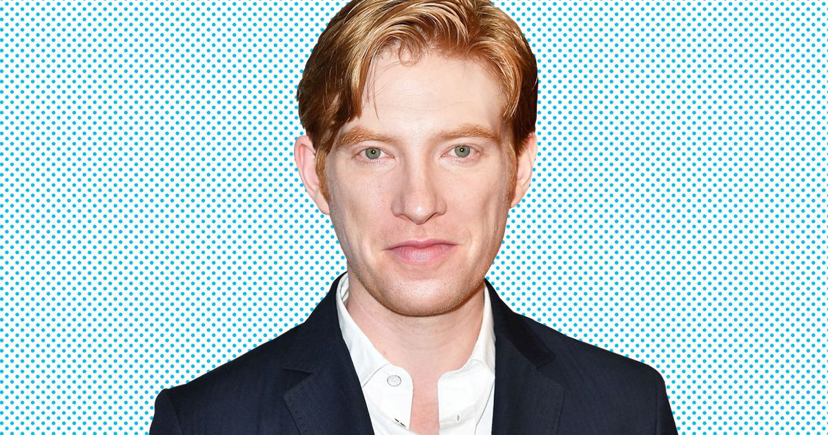 Domhnall Gleesonの新しい映画小さな見知らぬ人のようですダウントン修道院「列の下の奇妙ないとこ」