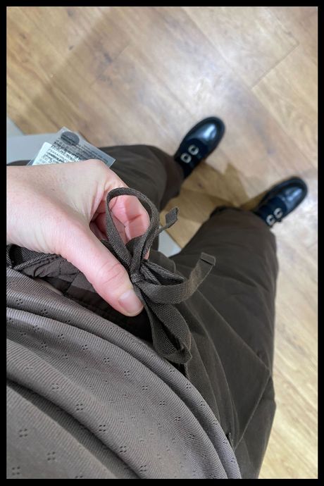 Overhead view of the drawstring inside Uniqlo's unisex barrel pants.