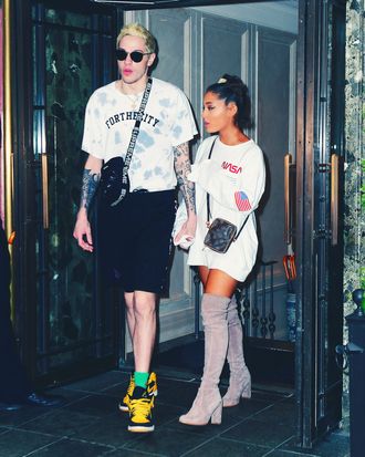 Ariana grande hot sale knicks sweatshirt