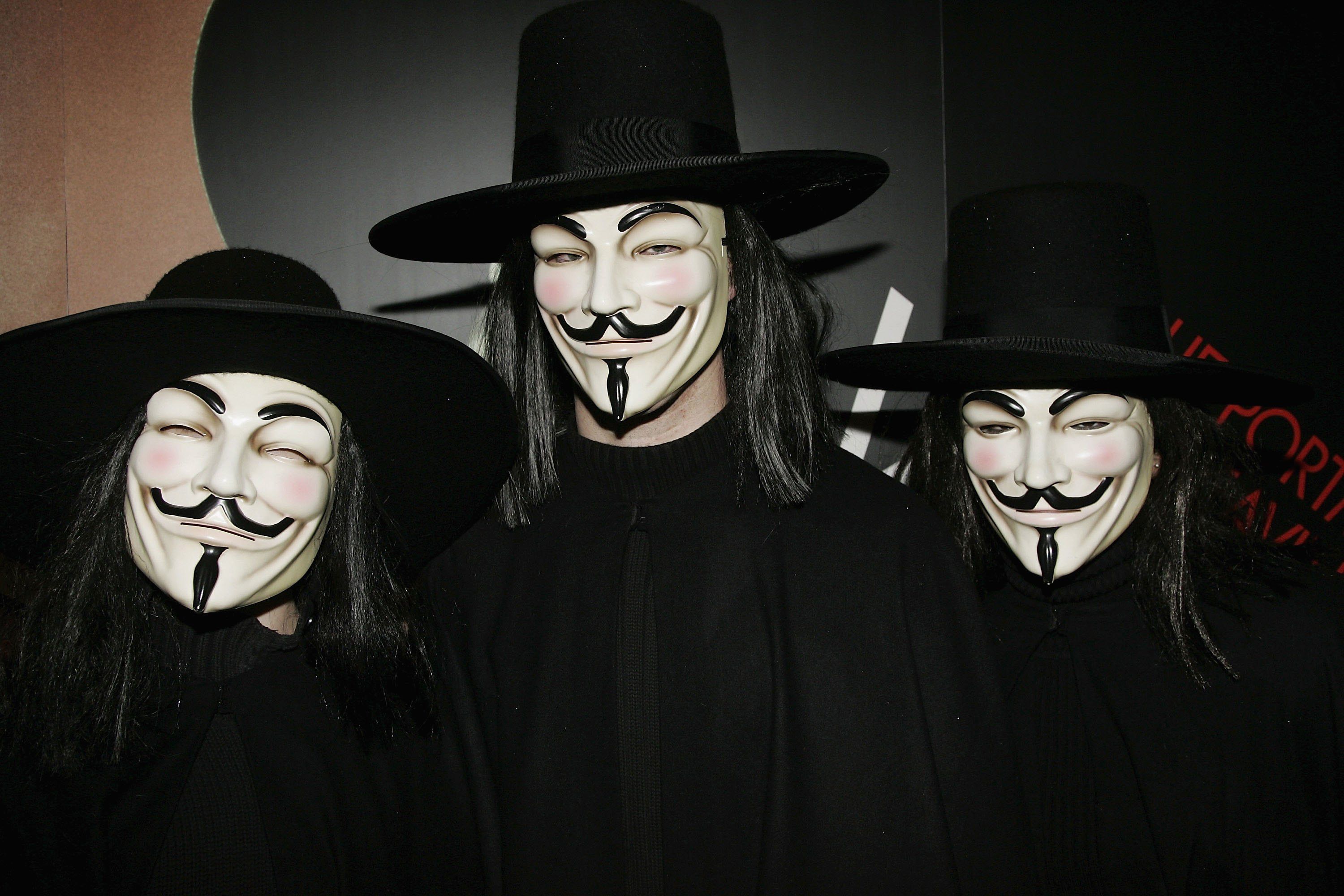 Ekstremt vigtigt Hensigt Stå sammen V for Vendetta Author Finds Use of Guy Fawkes Masks 'Peculiar'