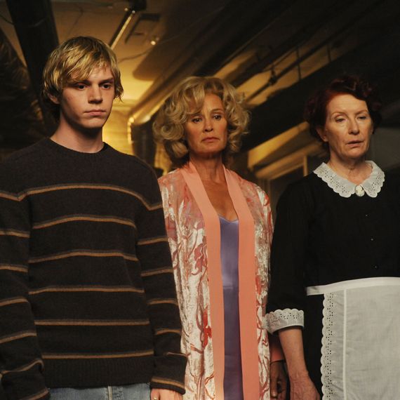 AMERICAN HORROR STORY, (from left): Evan Peters, Jessica Lange, Frances Conroy, ‘Home Invasion’, (Se