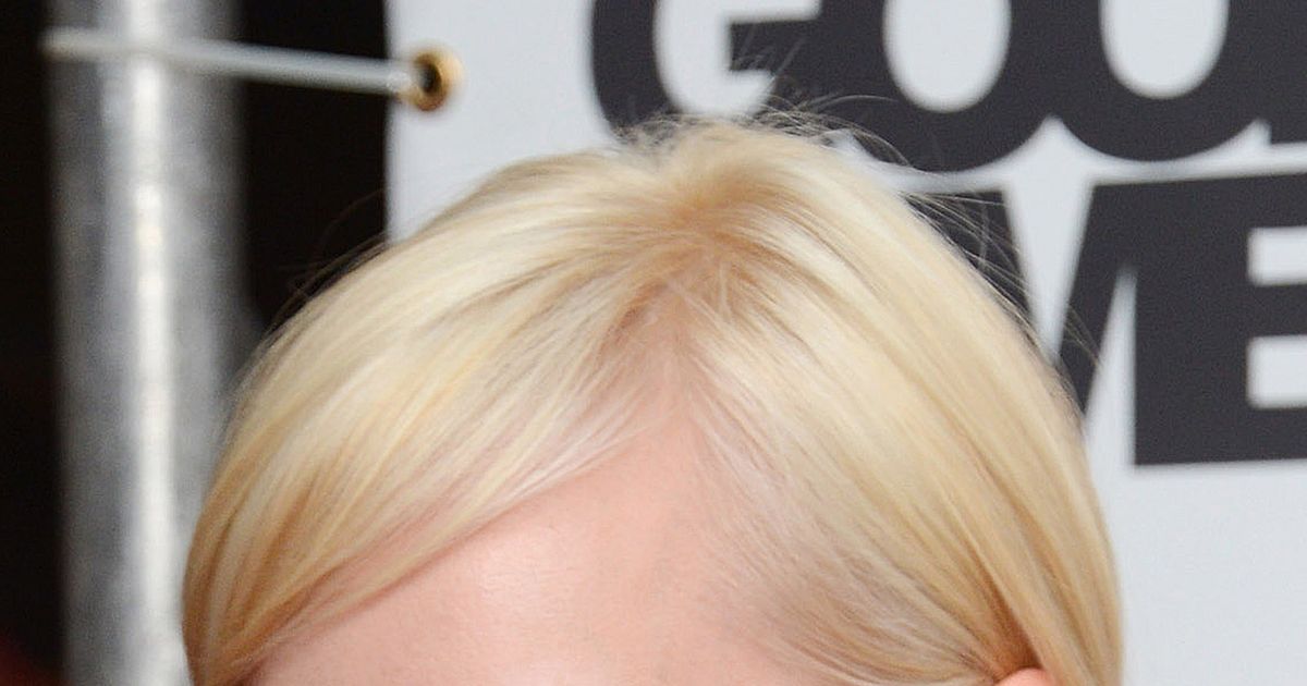 First Miley, Now Elisabeth Moss