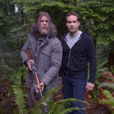 WAYWARD PINES: L-R: Guest star Tim Griffin and Jason Patric in the 