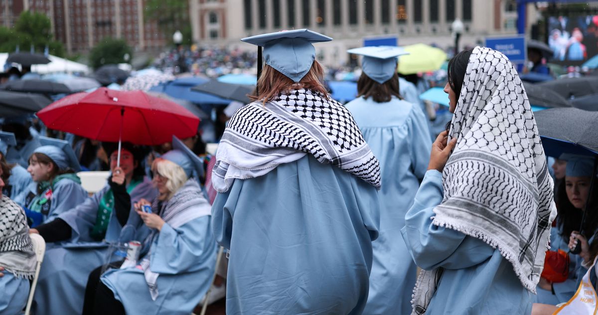 Columbia’s President Was Booed at Graduation