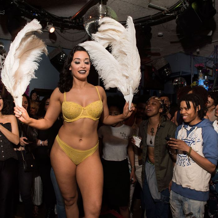 Sexy Latina Teen Big Tits