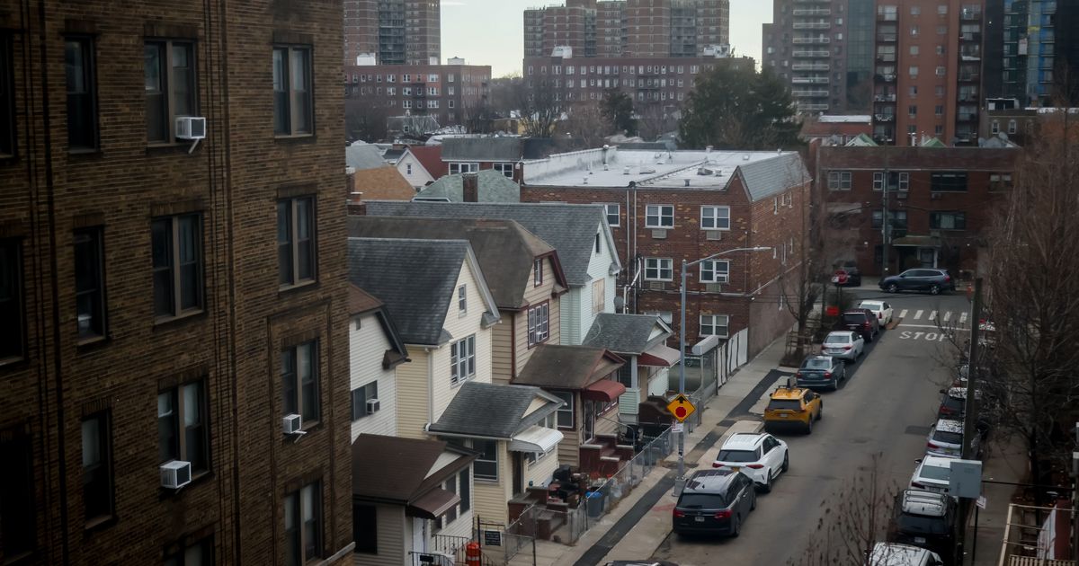 curbed.com - Matthew Sedacca - The Faux Real Estate Agent With a Dozen Names