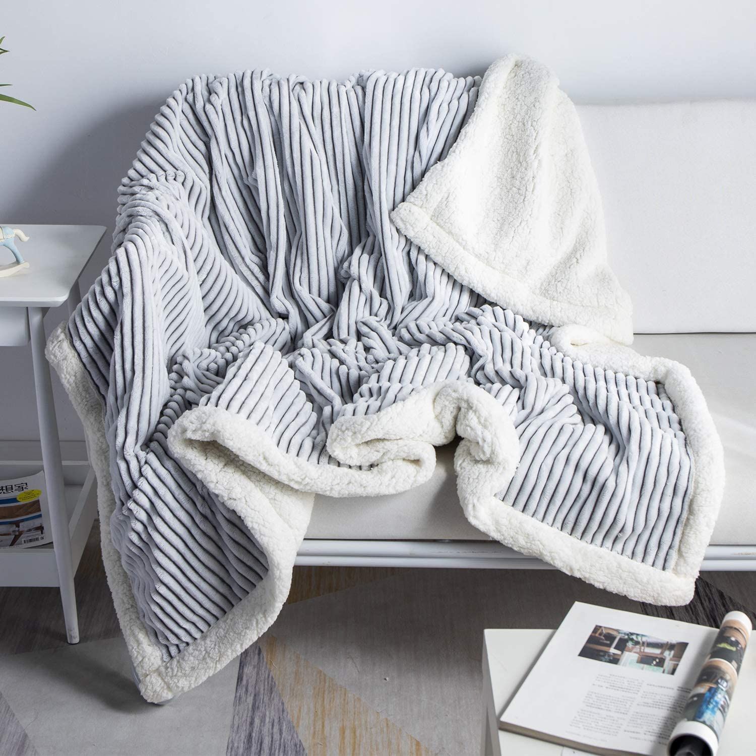 Newspaper Patterned,Ultra-Soft Long Blanket Warm Blanket-Cozy Lightweight Soft Blanket 