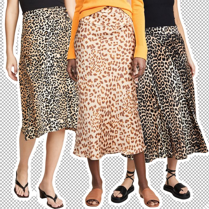 Snavset kravle bag The Skirt of the Summer Is a Leopard-Print Midi Skirt