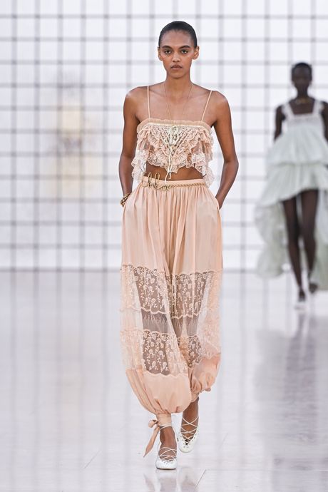 Chloe: Runway - Paris Fashion Week - Womenswear Spring-Summer 2025