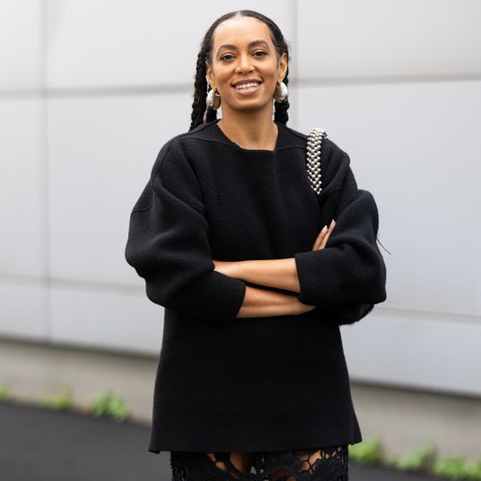 Street Style - Day 2 - Milan Fashion Week - Womenswear Spring/Summer 2025