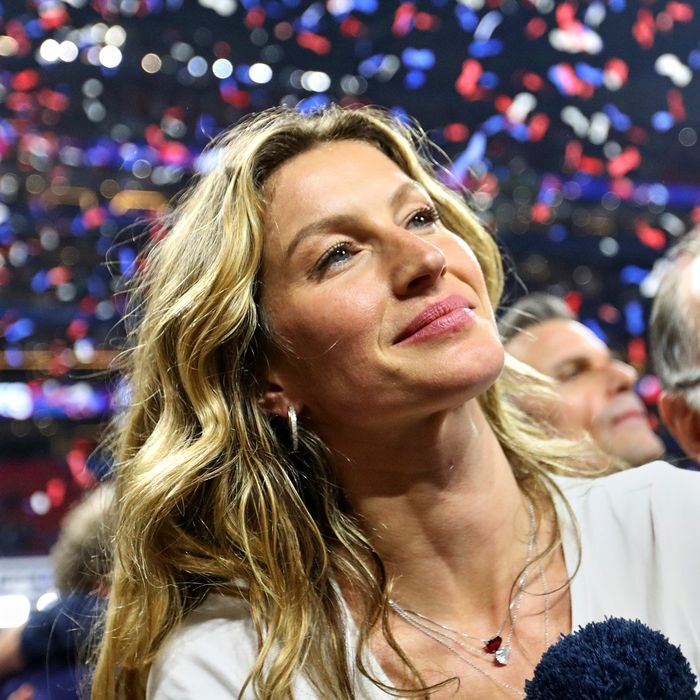 Gisele Bundchen says Tom Brady divorce was 'death of my dream' - BBC News