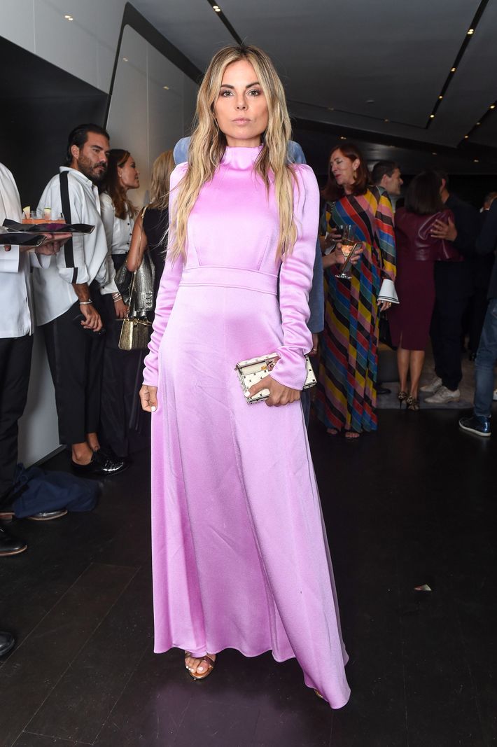 6 Pink Outfits Worn by Celebrities During Fashion Week