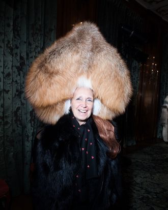 Danielle Steel Writes Instagram Ode to Her Private Bus - Curbed