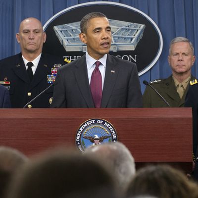 US President Barack Obama, flanked by military officials, speaks about the Defense Strategic Review.