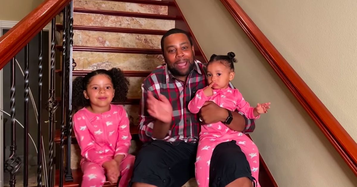 Snl S Kenan Thompson Talks Filming With His Kids Watch