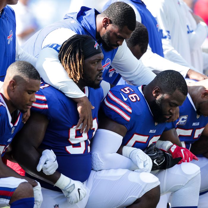 Buffalo fans target Kaepernick for national anthem protest