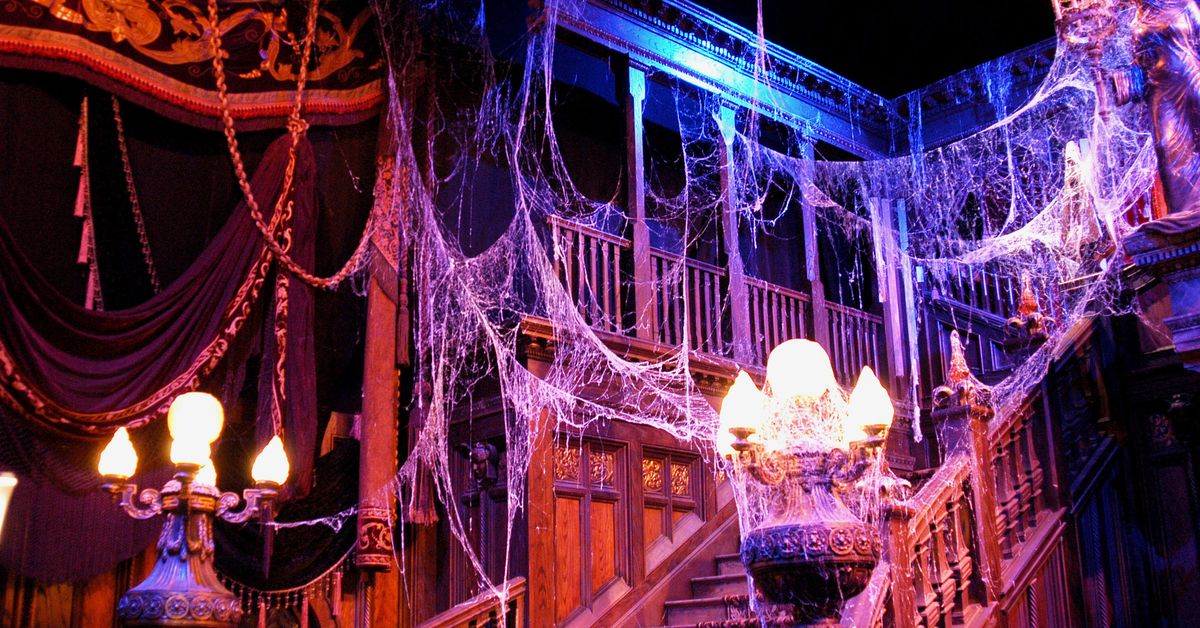 The Best  Halloween  D cor According to Haunted  House  