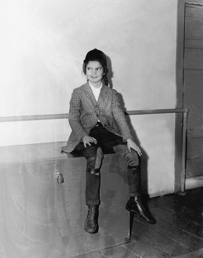Verder Canada Scheiden Photos: Young Jackie Kennedy on South Fork by Bert Morgan