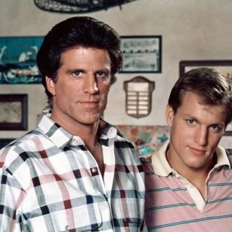 CHEERS, (from left): Ted Danson, Woody Harrelson, (1987), 1982-93. ?Paramount Television / courtesy Everett Collection