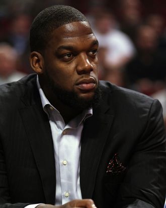 CHICAGO - NOVEMBER 04: Eddy Curry of the New York Knicks sits on the bench and watches his teammates take on the Chicago Bulls at the United Center on November 4, 2010 in Chicago, Illinois. NOTE TO USER: User expressly acknowledges and agrees that, by downloading and/or using this Photograph, User is consenting to the terms and conditions of the Getty Images License Agreement. (Photo by Jonathan Daniel/Getty Images) *** Local Caption *** Eddy Curry