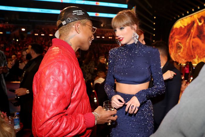 Grammys 2023: Taylor Swift Pics With SZA, Bad Bunny, Beyoncé