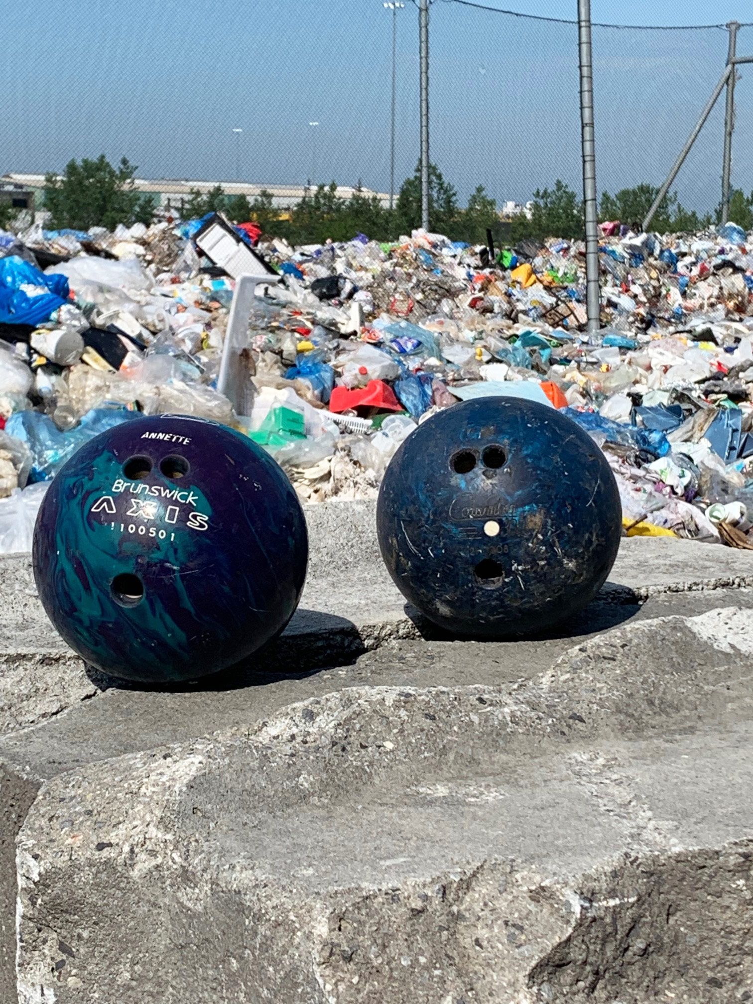 No, You Cant Recycle Bowling Balls — But People Keep Trying pic