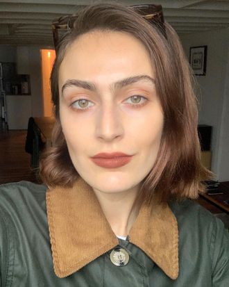 90s brown lip liner look