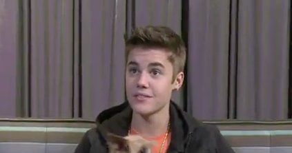 Watch Justin Bieber and Ryan Seacrest’s Attempt to Make the ‘Most Viral