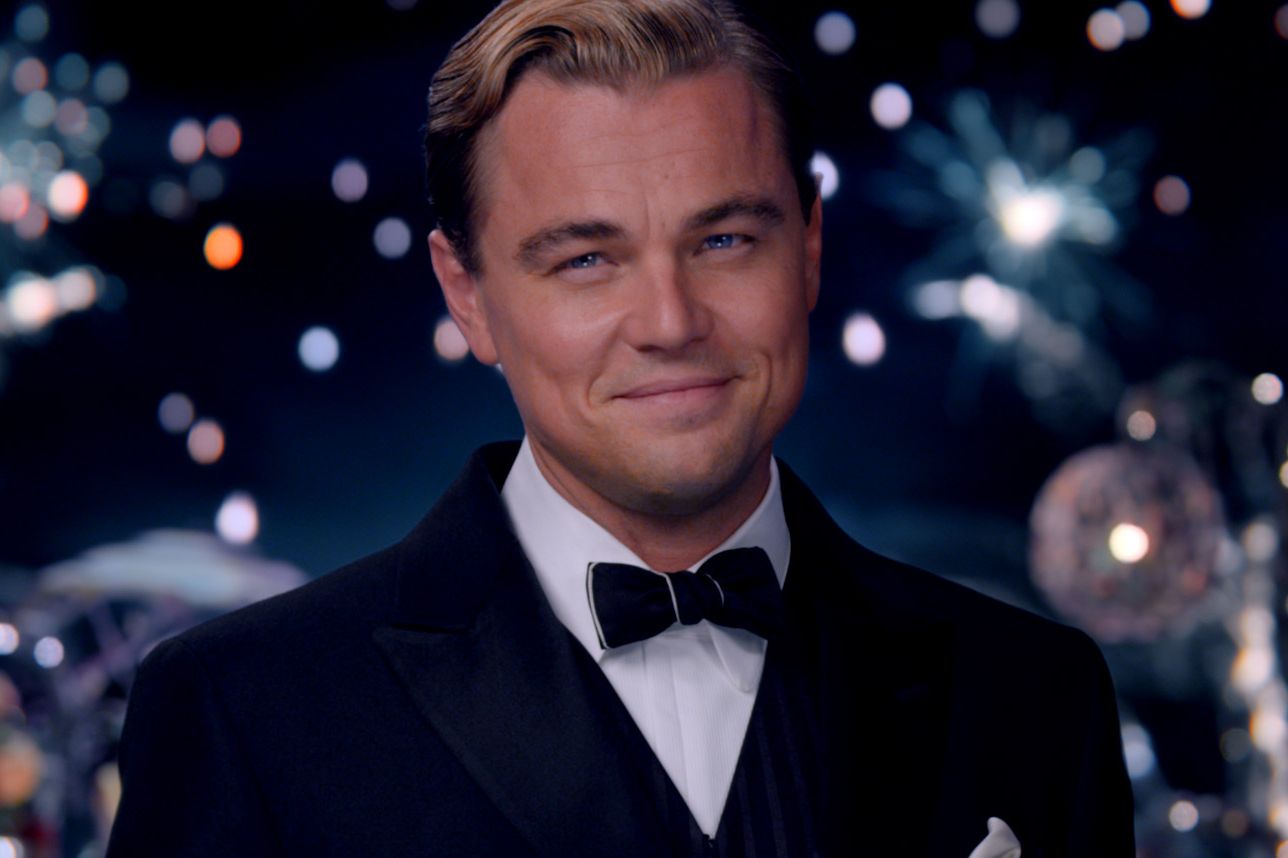 theme of wealth in the great gatsby