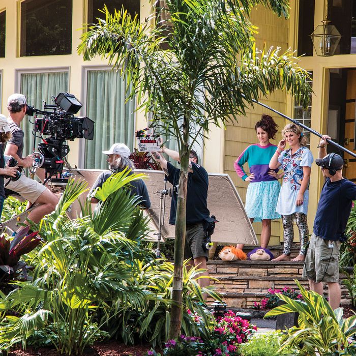 Tina Fey and Amy Poehler star on set of the Nest during filming in Long Island. the plot... Two sisters decide to throw one last house party before their parents sell their family home. Director:Jason MooreWriter:Paula Pell (screenplay)