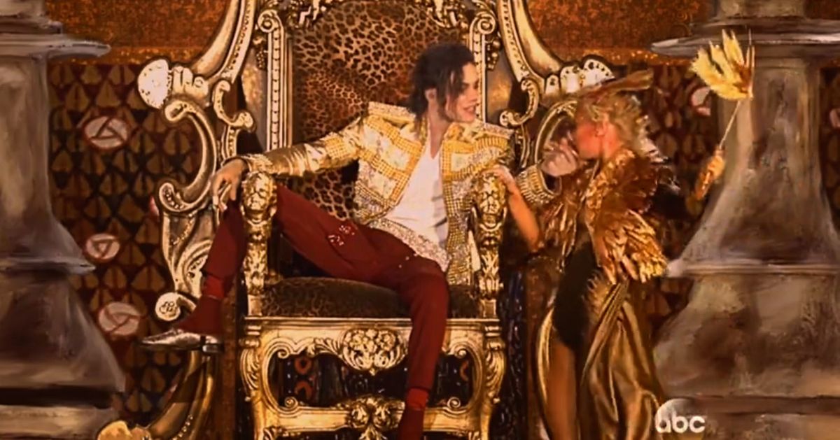 A Michael Jackson Hologram Performed at the Billboard Music Awards and ... Michael Jackson In Gold Magazine