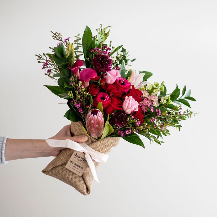 Details more than 143 flower gift for valentine day super hot