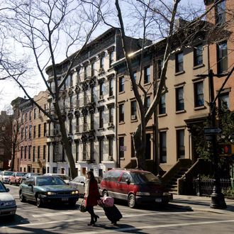 New York, UNITED STATES: TO GO WITH AFP STORY AFPLifestyle-US-property,sched-FEATURE Traditional brownstone buildings on Clinton Street 05 February 2007, in the Brooklyn borough of New York. A general development and revival trend is taking place in Brooklyn. AFP PHOTO/Stan HONDA (Photo credit should read STAN HONDA/AFP/Getty Images)