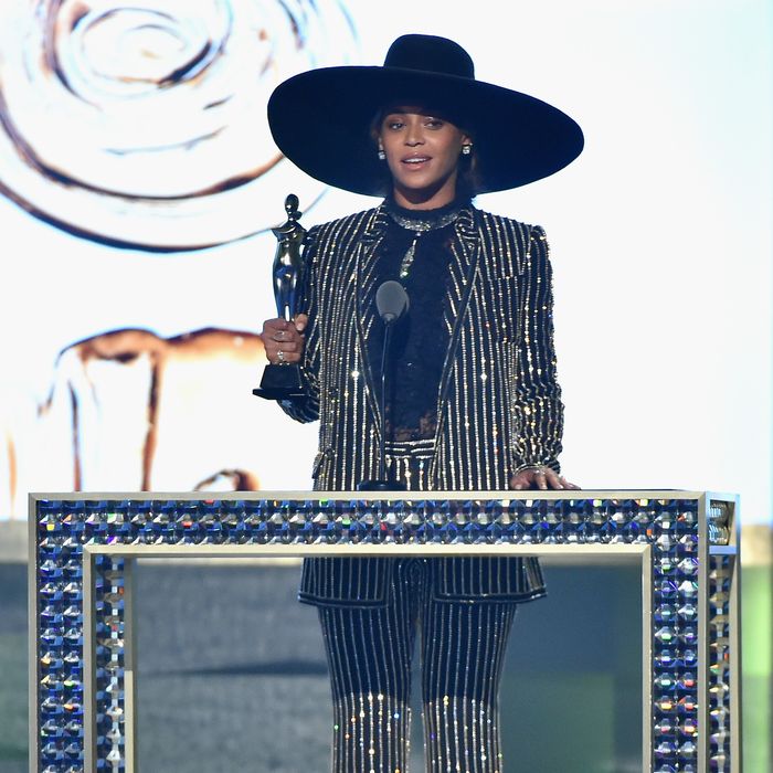 beyonce outfit on awards