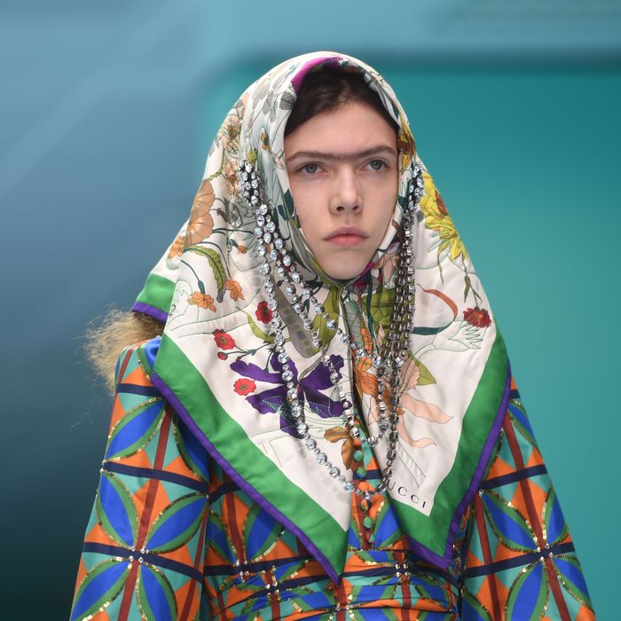 gucci model headscarf