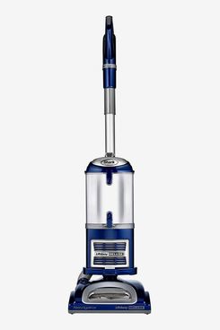 Shark Navigator Lift-Away Deluxe NV360 upright vacuum cleaner