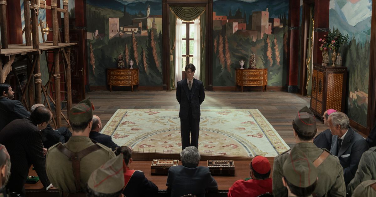 “Netflix Concedes to Patriotic Values in Promoting La Bola Negra”