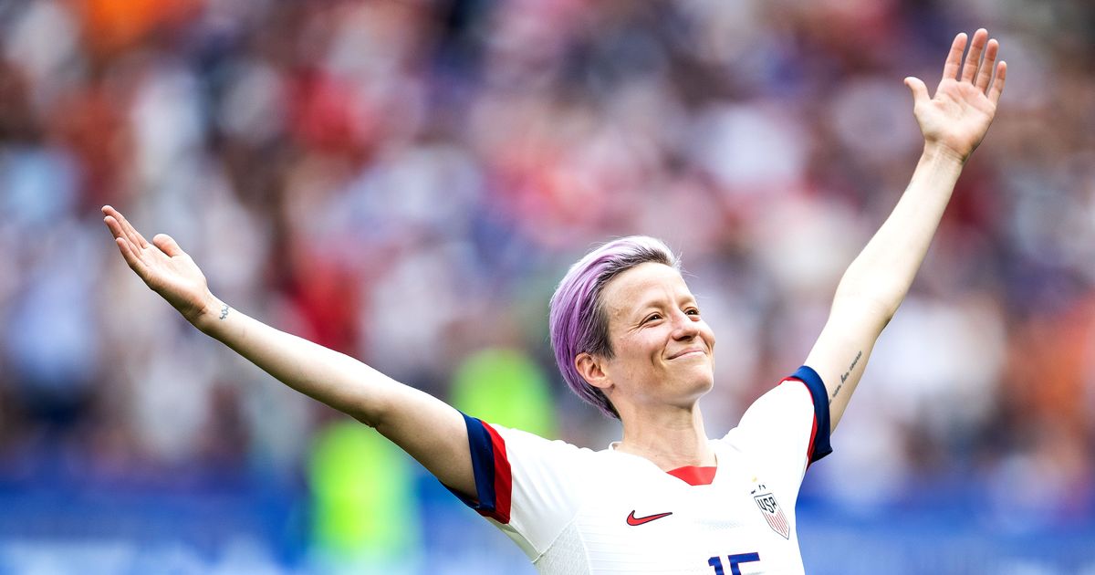 梅根·拉皮諾 (Megan Rapinoe) 拍攝並達成圖書交易