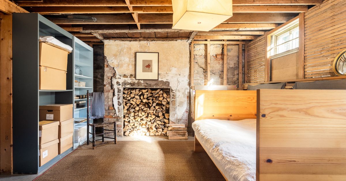 Restored 19th Century Wood-Shingled House in Brooklyn Heights Features Minimalist Art