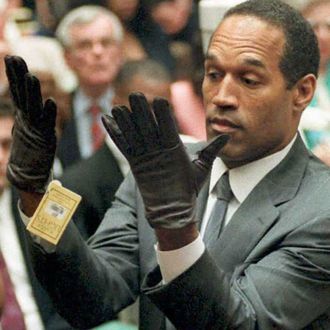 LOS ANGELES, UNITED STATES: (YEARENDER 13) O.J. Simpson looks at a new pair of Aris extra-large gloves that prosecutors had him put on 21 June 1995 during his double-murder trial in Los Angeles. Simpson was acquitted of charges of murdering his ex-wife Nicole Simpson and her friend Ronald Goldman. AFP PHOTO by Vince BUCCI (Photo credit should read Vince Bucci/AFP/Getty Images)