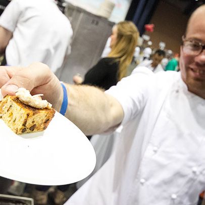 复活节面包，培根塔勒吉奥和腌制坡道。